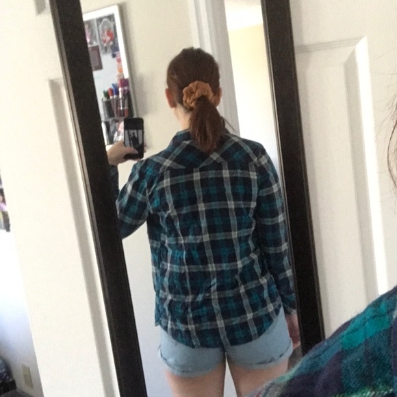 Blue Green Plaid Button-Down Top - Picture 3 of 3